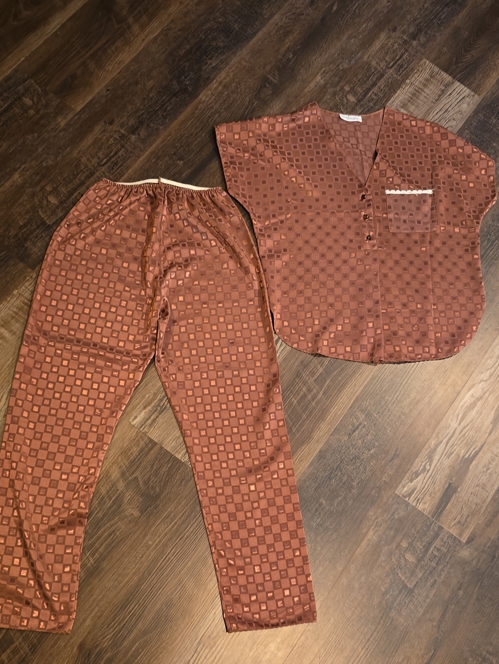 Women's pretty Brown Geometric Pajama Set, sz small, vintage